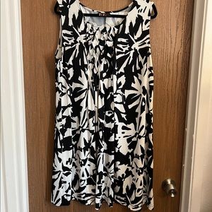 Adorable black and white dress
